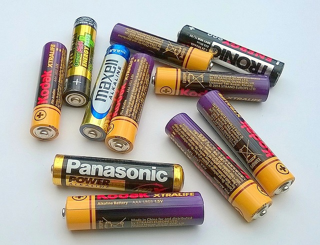 batteries-1147663_640.jpg